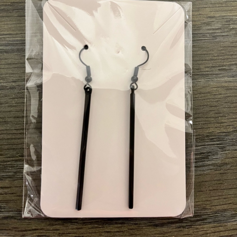 Black minimalist fashion drop earrings, lightweight. New!
